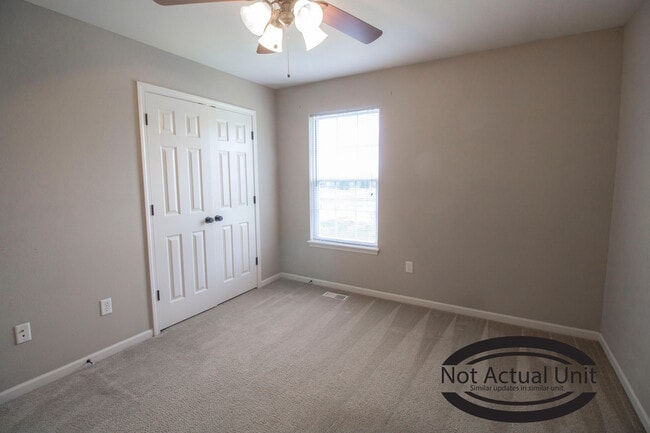 Building Photo - 5000 Derby Ridge Dr