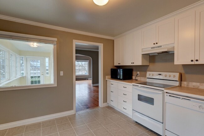 Building Photo - Pet Friendly 2 Bed, 1 Bath Home