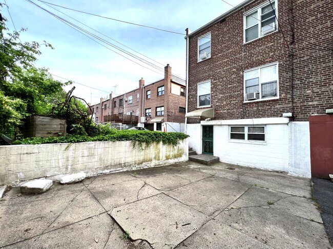 Building Photo - 67-25 Kessel St