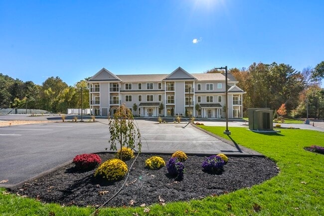 Building Photo - 242 Main St