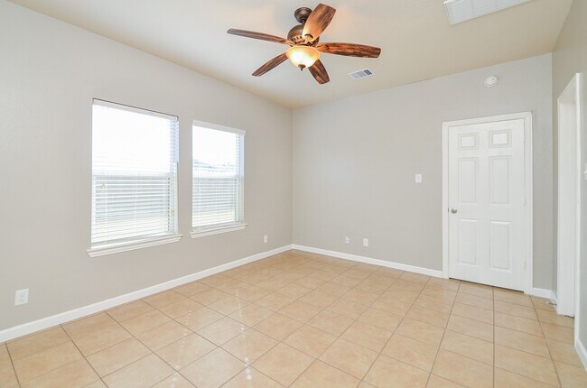 Building Photo - 10806 Woodwind Shadows Dr