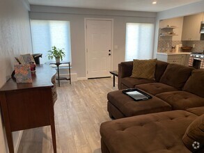 Building Photo - Epic REA – Renovated 1 BR/1 BA In-law - Ut...