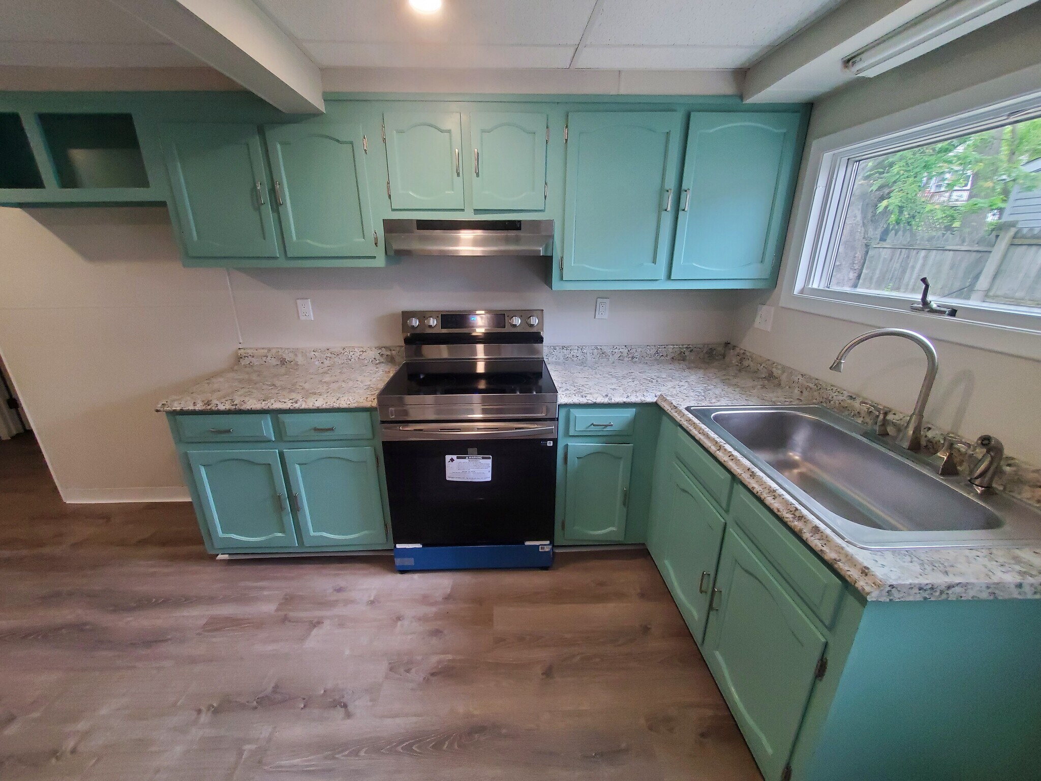 Kitchen - 10 Highland View Ave