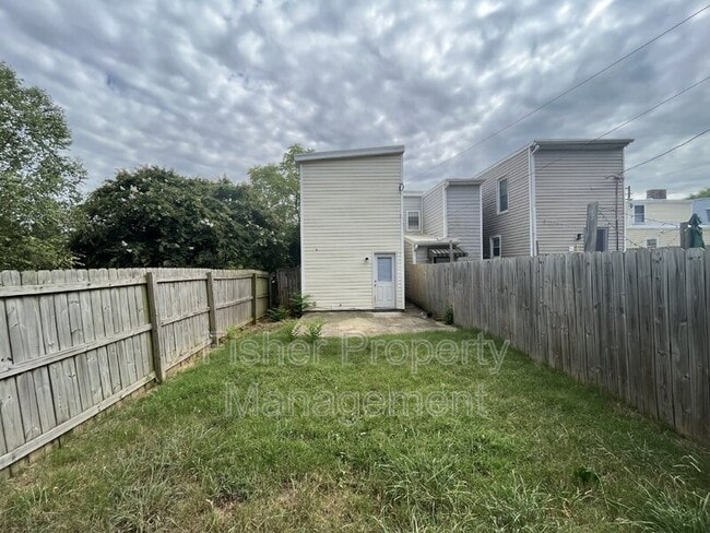 Building Photo - 608 Albemarle St