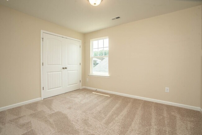 Building Photo - Modern Home with Spacious Layout Near Downtown Kernersville