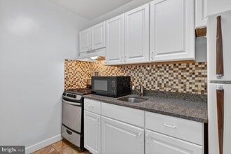 Building Photo - 1121 Arlington Blvd
