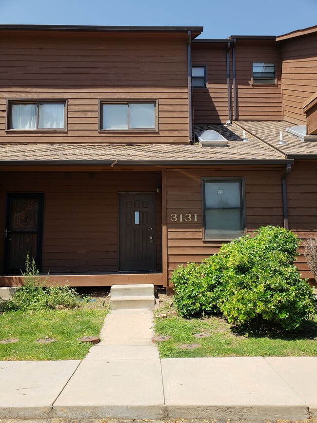 Building Photo - 3131 Bell Dr