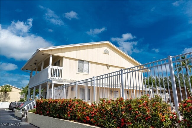 Building Photo - 4627 Bayshore Dr