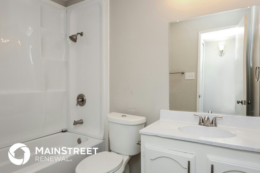 Building Photo - 625 Nora Ln