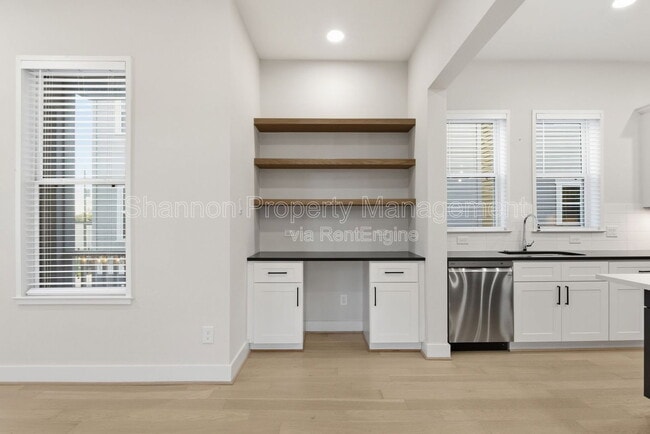 Building Photo - 2204 Lou Ellen Ln