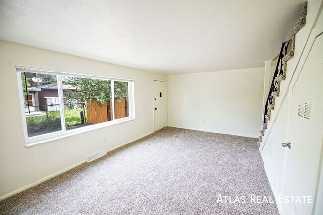 Building Photo - ***COMING SOON!***  Bright and Airy 2bd/1....