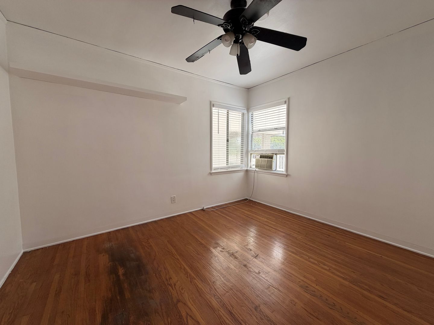 Building Photo - 820 N Edinburgh Ave