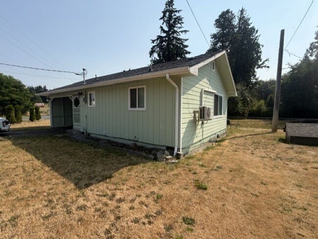 Building Photo - Cozy Centralia home