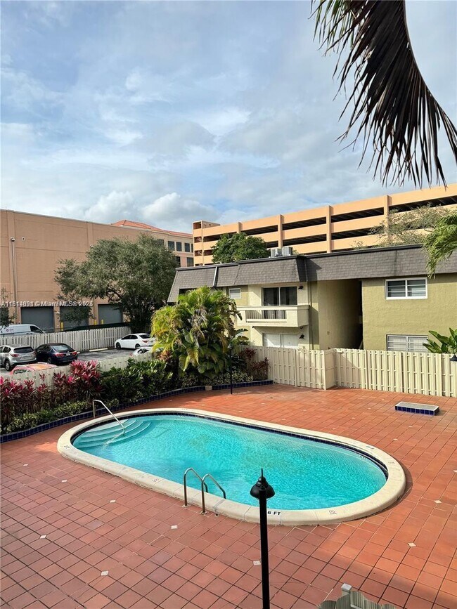 Building Photo - 9370 SW 87th Ave