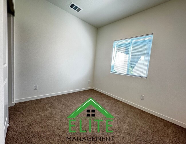Building Photo - Spacious 4-Bedroom, 3-Bath Home in Prime E...