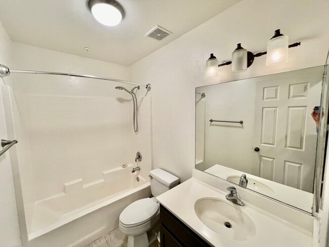 Building Photo - Welcome to this beautiful 3-bedroom, 2-bathroom condo in the desirable Avalon at Eagles Crossing