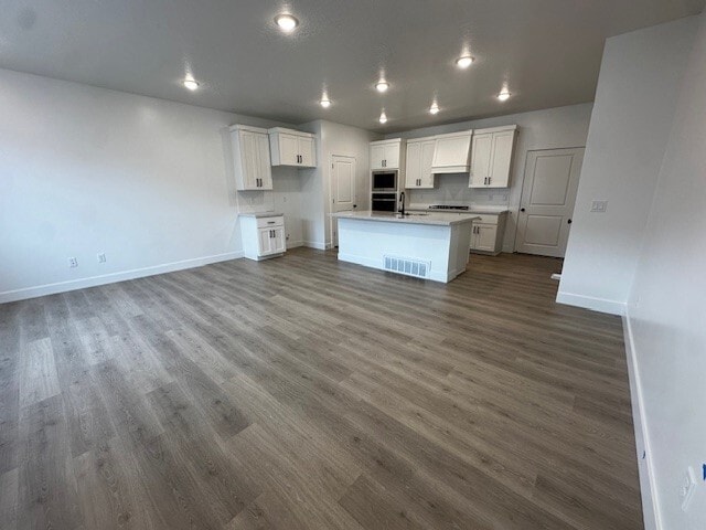 Building Photo - Mapleton 64