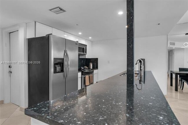 Building Photo - 1717 N Bayshore Dr