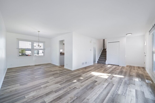 Building Photo - 380 N Walnut Ln
