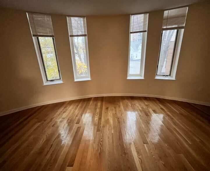 Building Photo - 25 Bow St