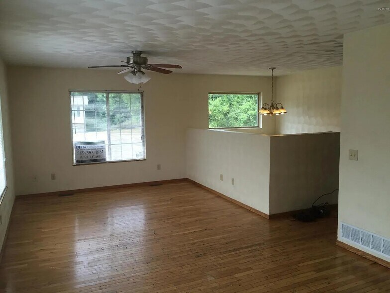 Building Photo - 1209 Jack Pine Dr
