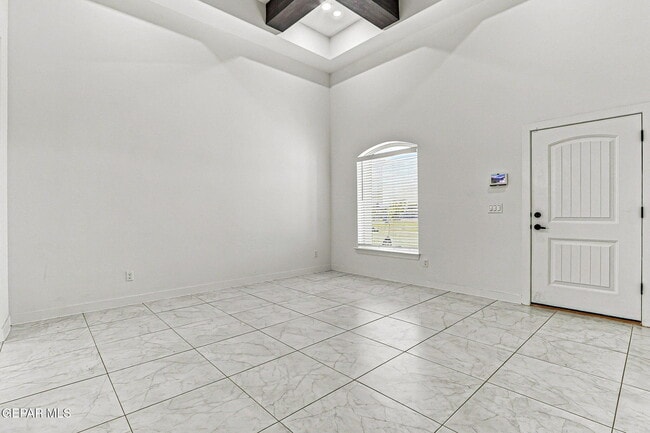 Building Photo - 7420 Norte Vly Ln