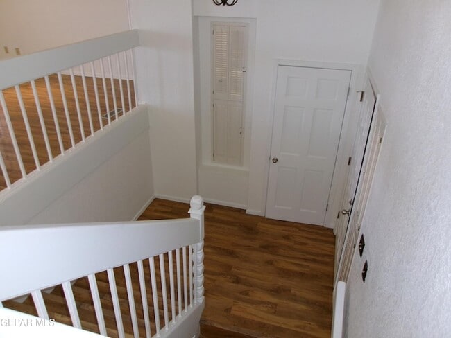 Building Photo - 5852 Mira Serena Dr