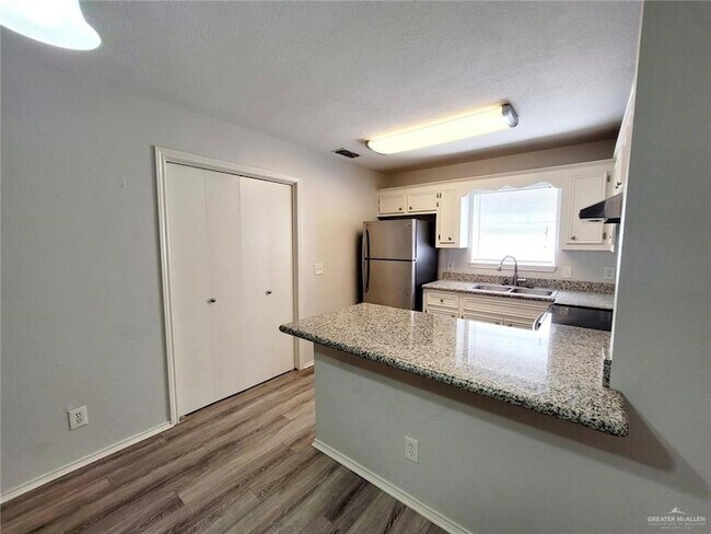 Building Photo - 417 E Ulex Ave