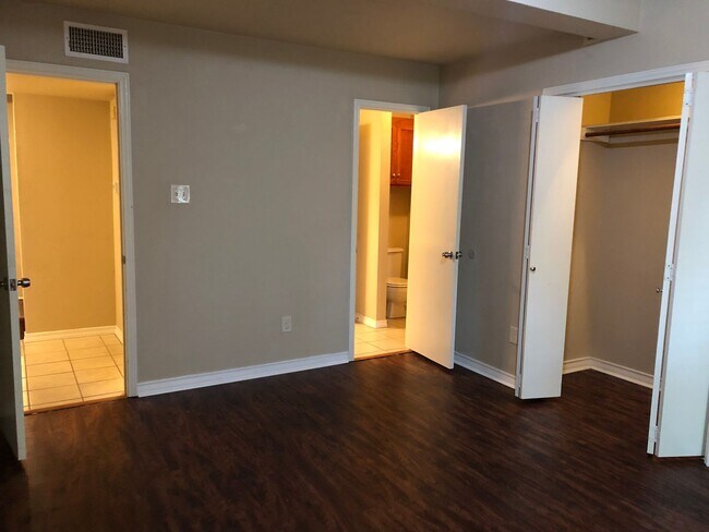 Building Photo - 1401 Ave O