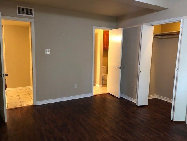 Building Photo - Azalea Terrace Townhome