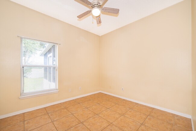 Building Photo - 10831 Leader Ln