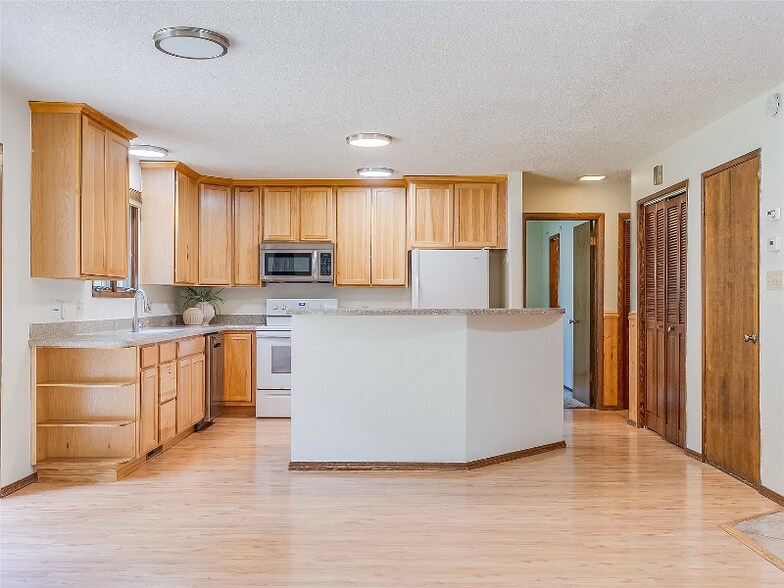 Building Photo - 125 Sherry Ln