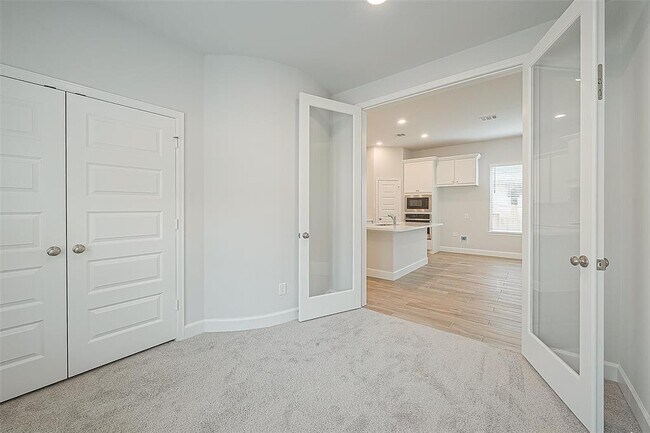 Building Photo - 213 McCrea Ct
