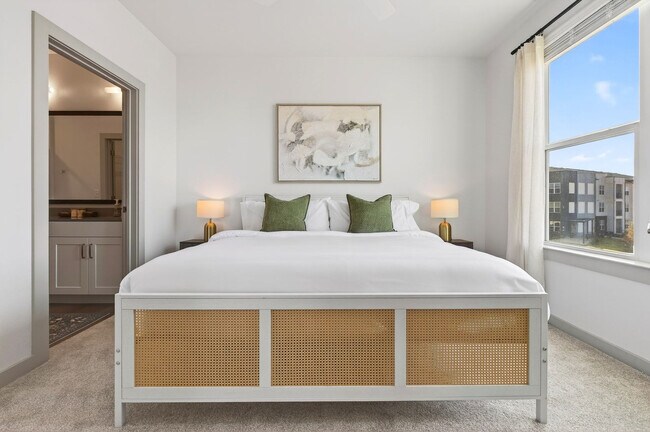 Building Photo - 1301 Leah Ave