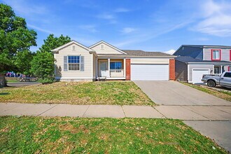 Building Photo - $2,495.95 - 3 Bed, 2 Bath Home in Denver with Central AC and Fenced in Yard!