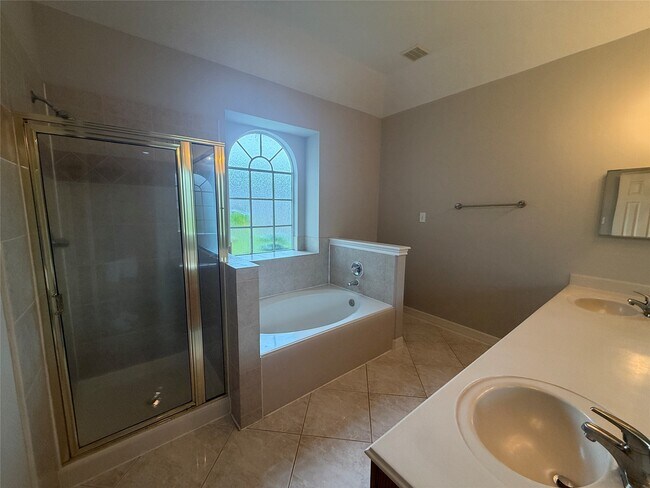 Building Photo - 4163 Surreydon Dr