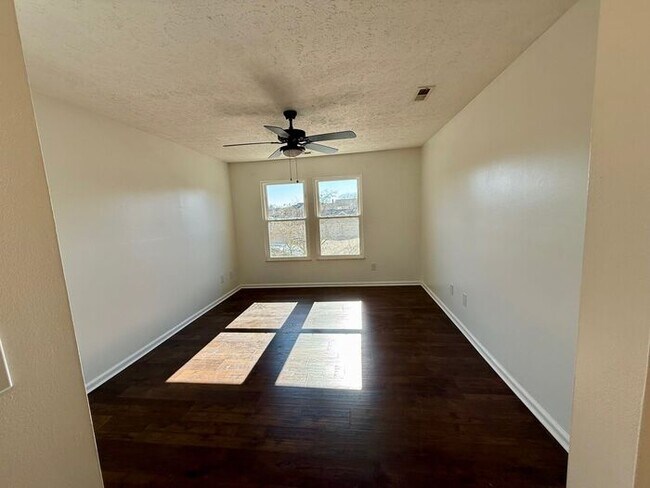 Building Photo - Gorgeous 1 Bed, 1 Bath in Hilliard