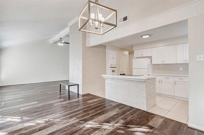 Building Photo - 1018 Rock Canyon Dr