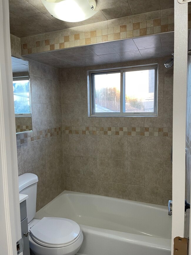 Building Photo - 160 18th St