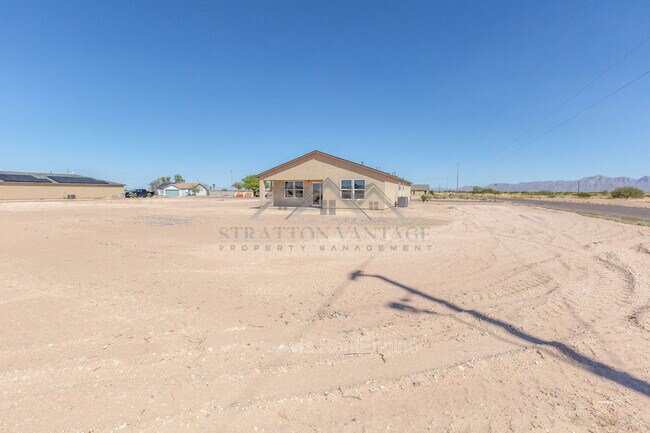 Building Photo - 3510 Mateo Dr