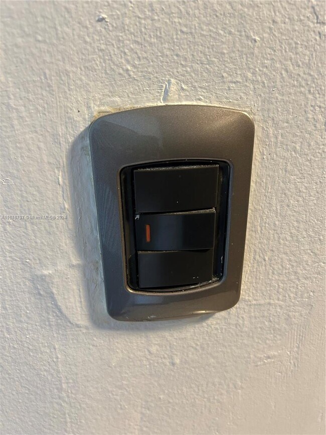 Building Photo - 1530 NE 191st St