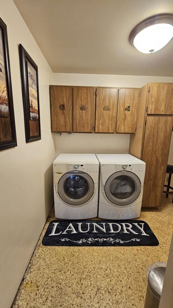 Building Photo - Losleben- House with large yard fully furnished Available Nov 1st - May 31st