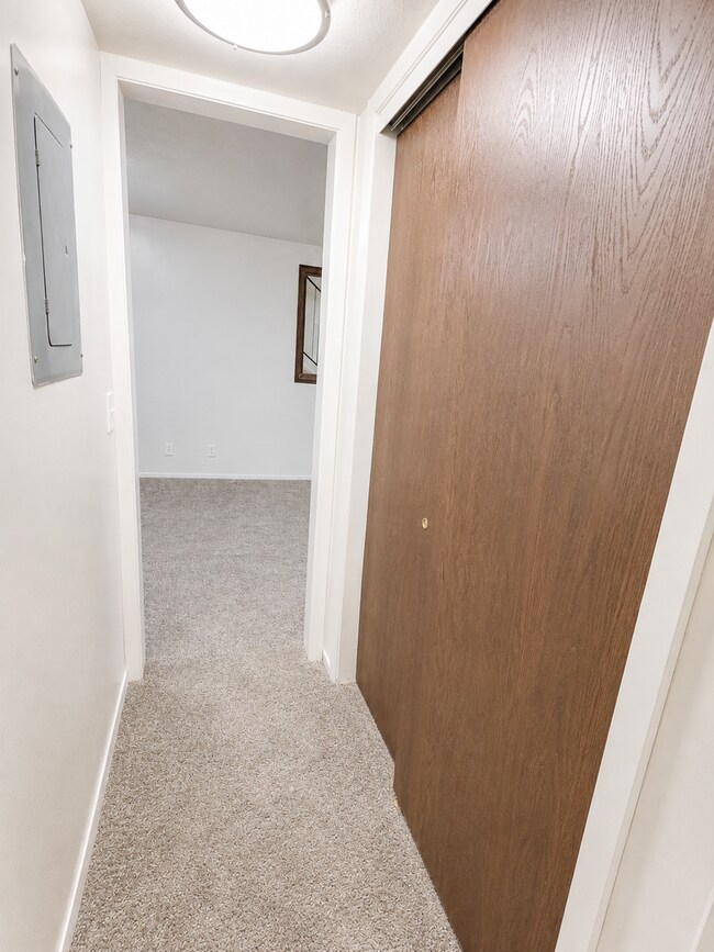 Building Photo - 51 W 1100 S