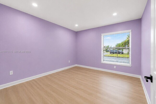 Building Photo - 525 NW 100th Ct