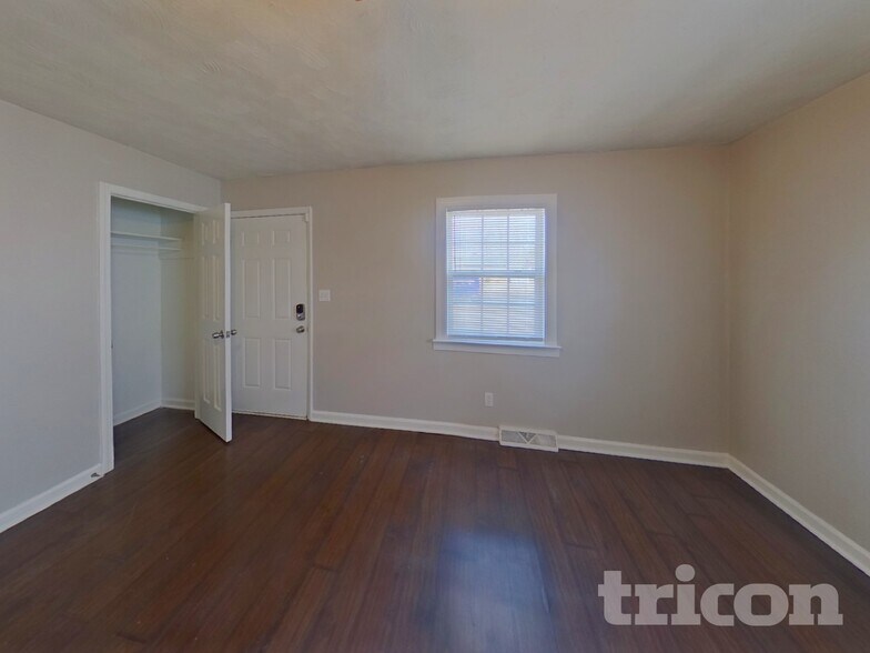 Building Photo - 4300 Oak Forest Dr