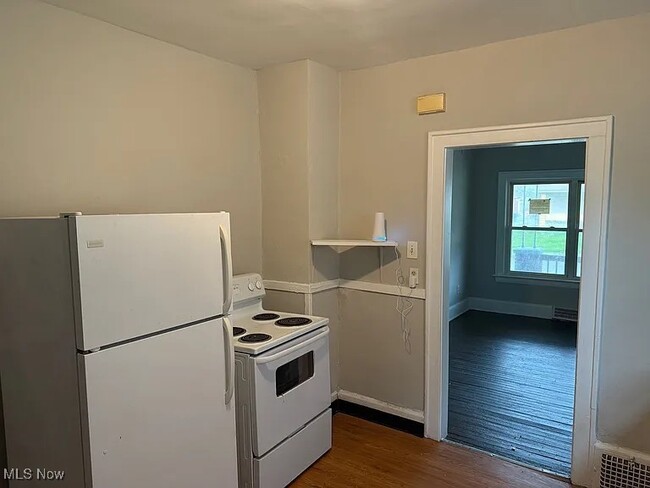 Building Photo - 12818 Beachwood Ave