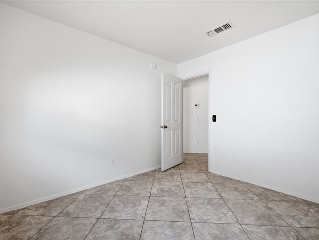 Building Photo - 9909 E Rocky Wash Dr
