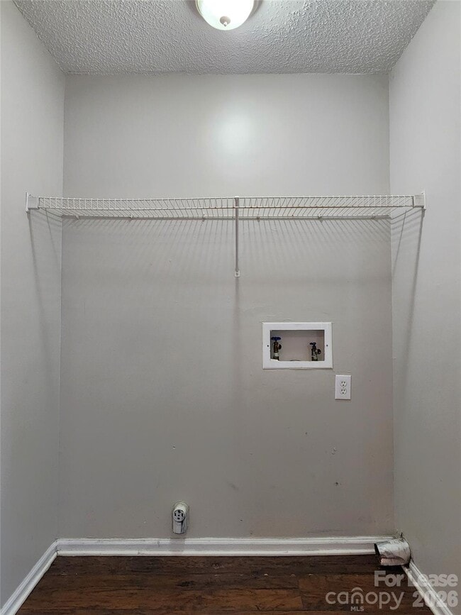 Building Photo - 268 Southcircle Dr NW