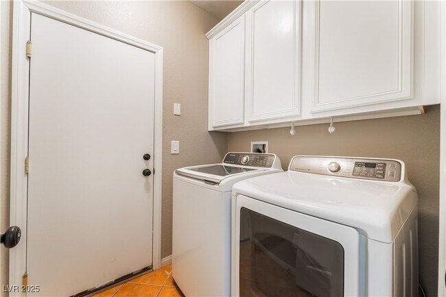 Building Photo - 11901 Luna Del Mar Ln
