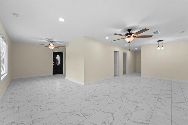 Building Photo - 808 Beaumont St